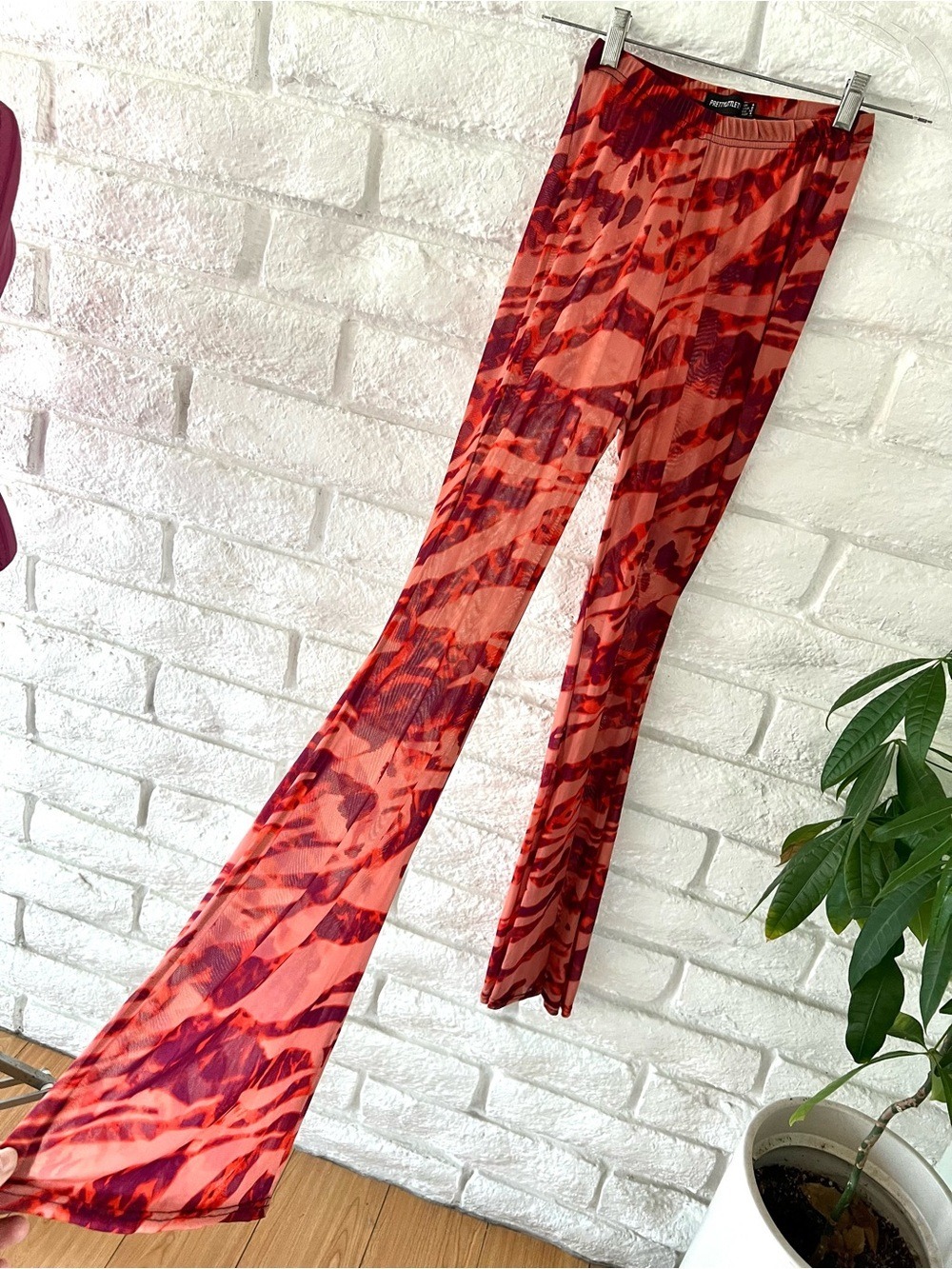 PrettyLittleThing strechiy sheer Flare Pants Sz 4 A29 - Picture 2 of 6